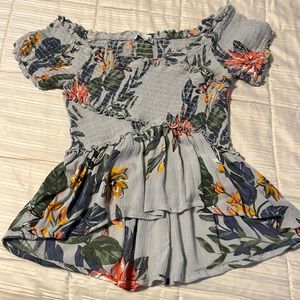 Floral top—size small